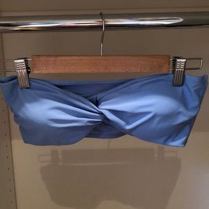 Blue twisted strapless bikini top